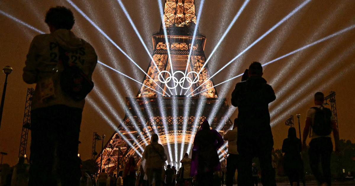  Paris Lights Up: A Spectacular Opening Ceremony 