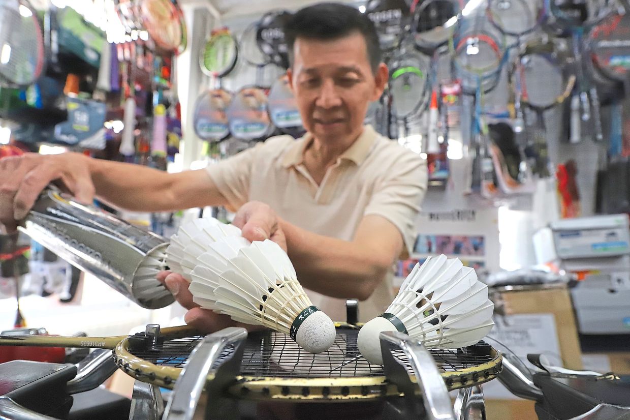 Badminton Prices Soar:  Feather Shortage Hits Players' Wallets