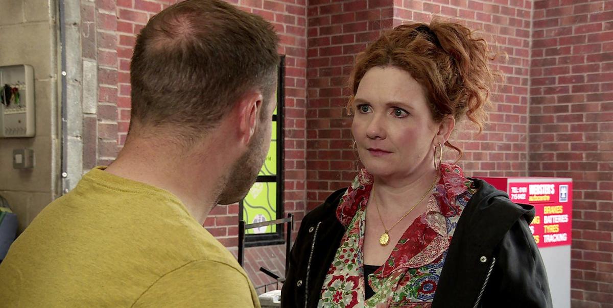 Coronation Street: Fiz's Fears As Alina Returns