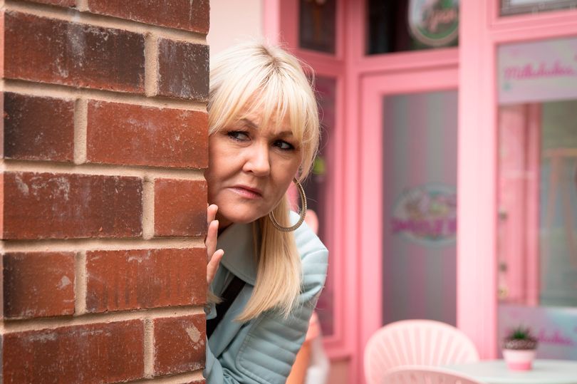 Coronation Street's Beth Tinker Bids Farewell: Lisa George Exits Weatherfield