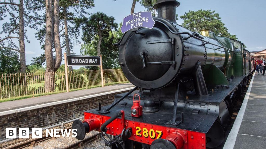 Aboard the "Pershore Plum": Gloucestershire Celebrates its Famous Fruit