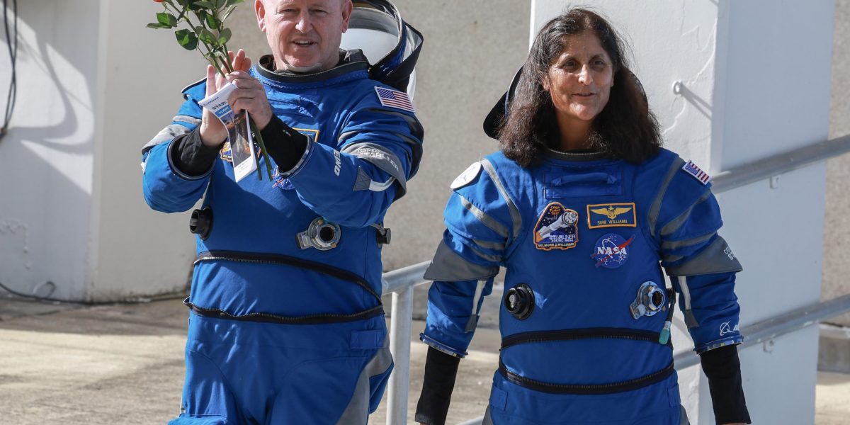  Stranded Astronauts Face Suit Dilemma in Space  