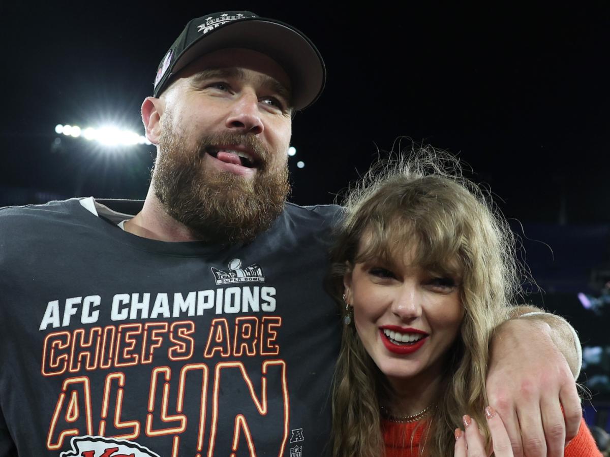 Kelce Showers Swift with Gifts After Tour Cancellations