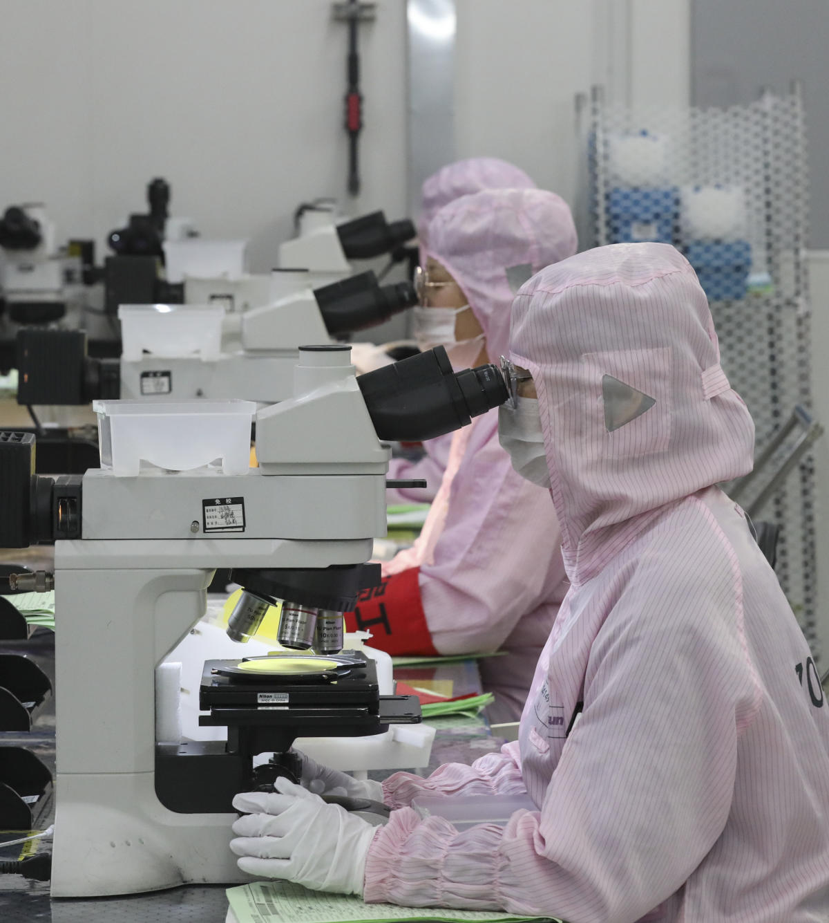 US Chip Crackdown Gives China Leverage in Legacy Market