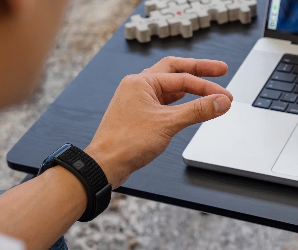 Mudra Band: A Gesture of Control for Your Apple Watch